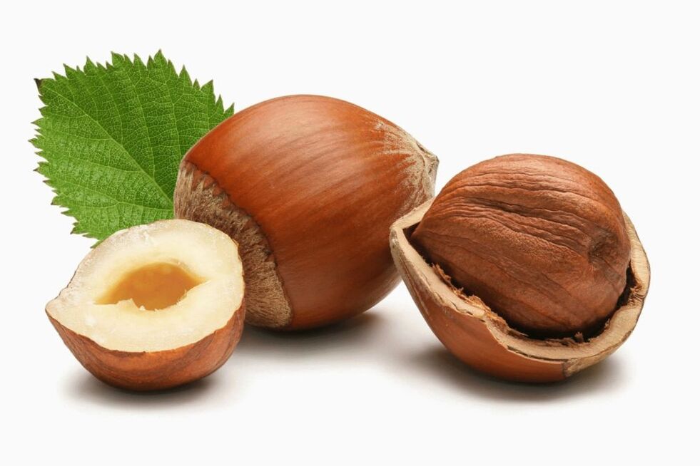 Le nocciole sono una frutta secca che fa bene agli uomini di tutte le età.